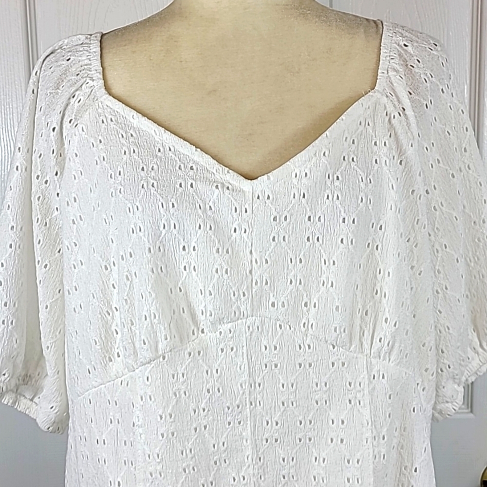 C Eyelet Blouse - Picture 2 of 10